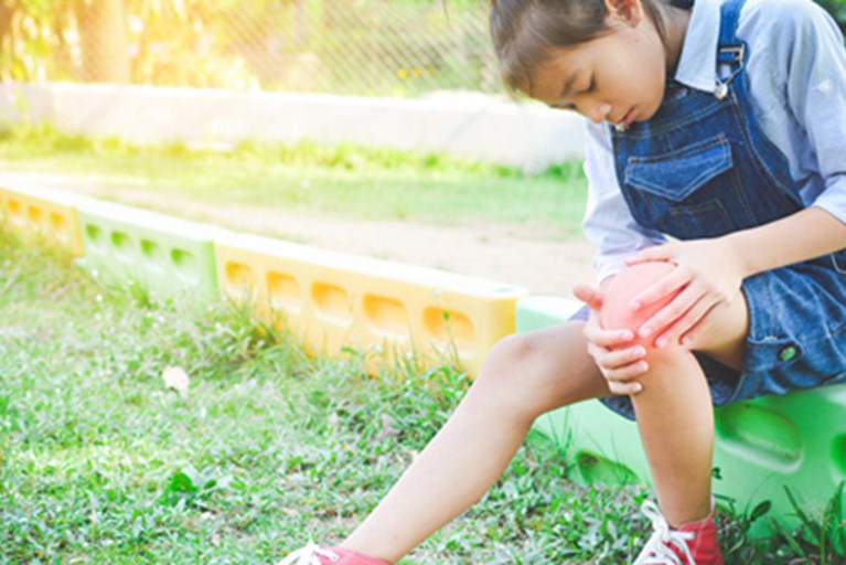 A child with joint pain in the knee.